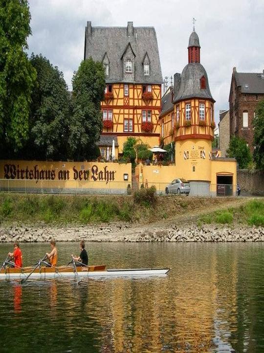 Historisches Wirtshaus an der Lahn